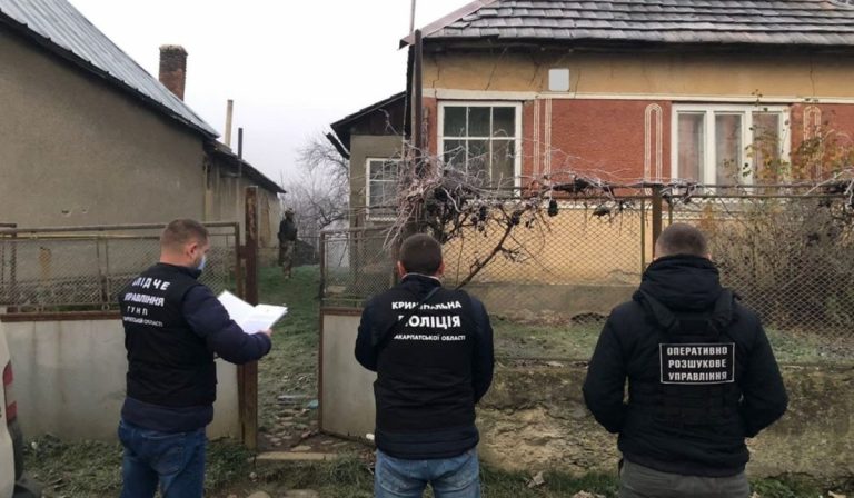 Embercsempészet gyanújával vettek őrizetbe két férfit az Ungvári járásban