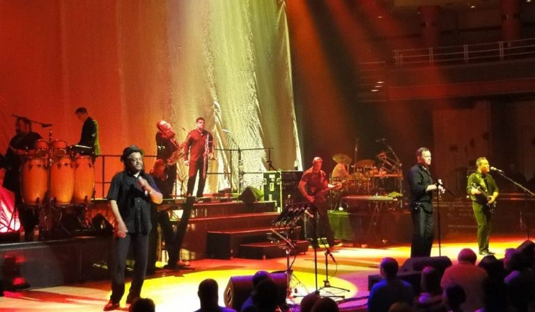Elhunyt a legendás UB40 reggae zenekar egyik alapító és énekese