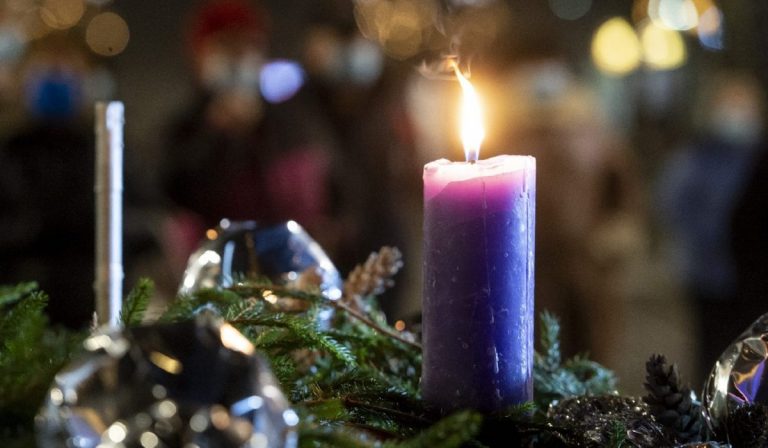 Vasárnap kezdődik az adventi időszak