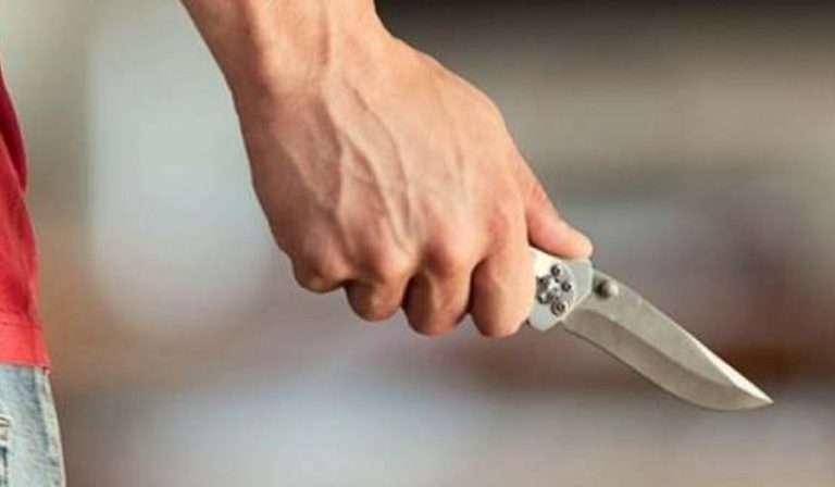 Megkéseltek egy férfit egy ungvári boltban