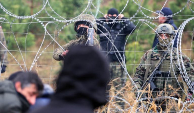 Az ukrán rendvédelmi szervek fegyvert is használhatnak az országba betörő migránsok ellen