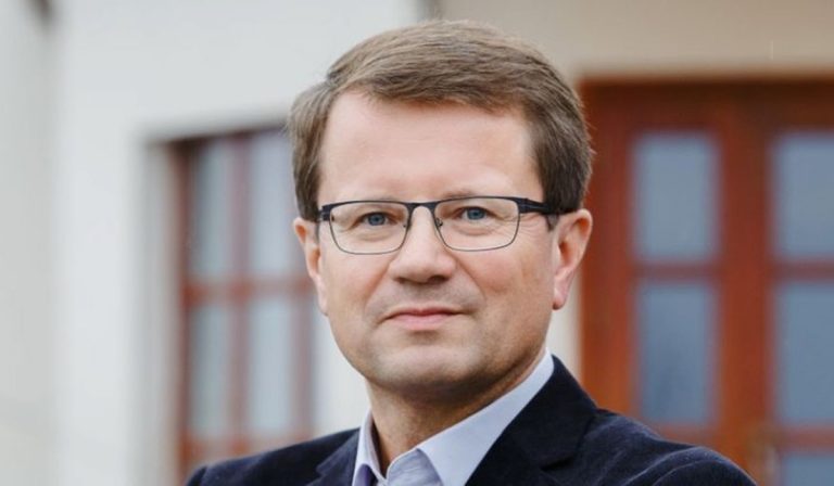 A miniszteri kabinet jóváhagyta Anatolij Poloszkov menesztését