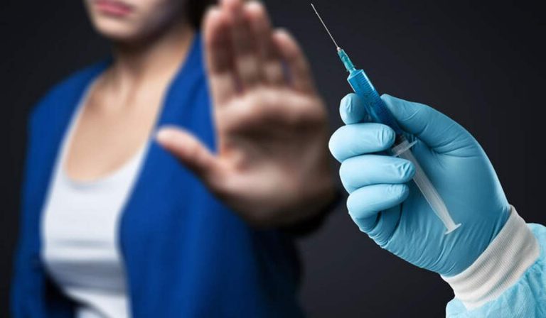 Újabb alkalmazottaknak tették kötelezővé a védőoltást Ukrajnában