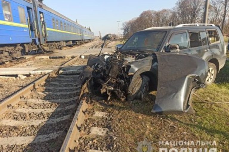 Személyautóval ütközött az Ungvár–Liszicsanszk vonatjárat