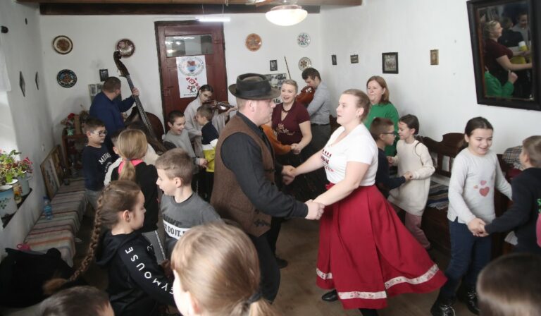 Luca-napi kézművesség a Nagyberegi Tájházban