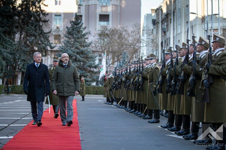 Benkő Tibor fogadta az ukrán védelmi minisztert