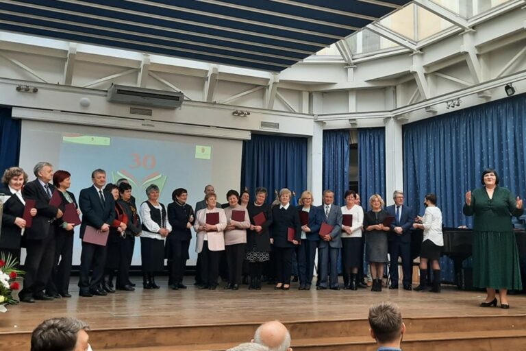 Vér, verejték, tisztelet – 30 éves a Kárpátaljai Magyar Pedagógusszövetség