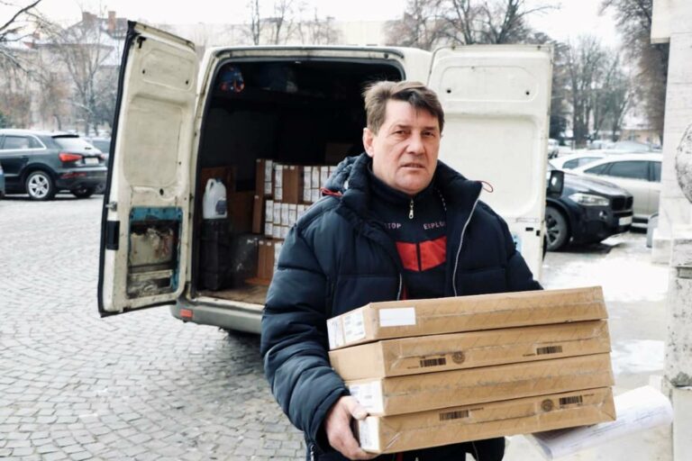 225 laptopot kaptak a pedagógusok Kárpátalján