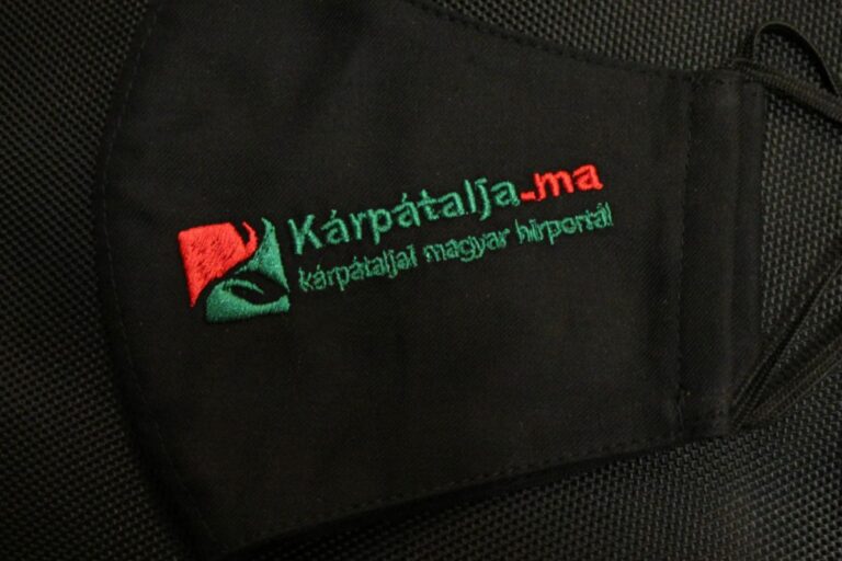 koronavírus maszk fekete