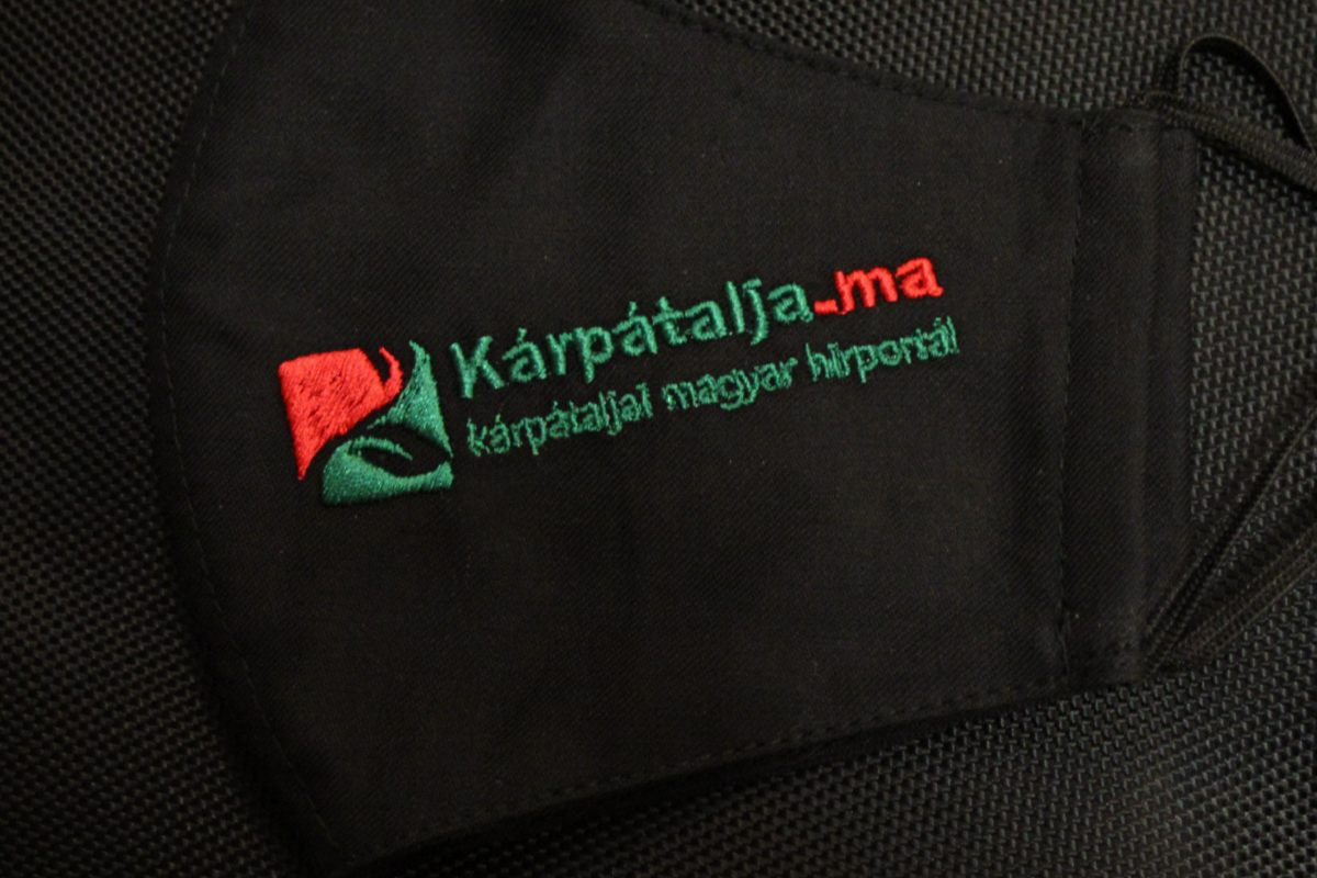 koronavírus maszk fekete