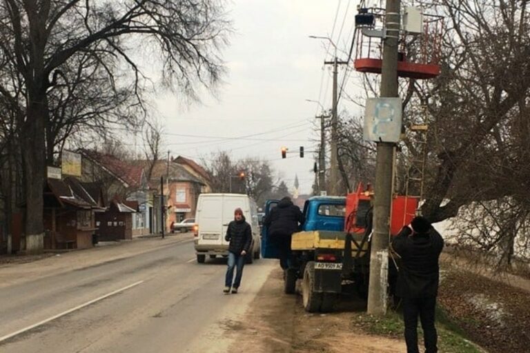 Járművezetők figyelmébe: sebességmérőt helyeztek el Beregszászban