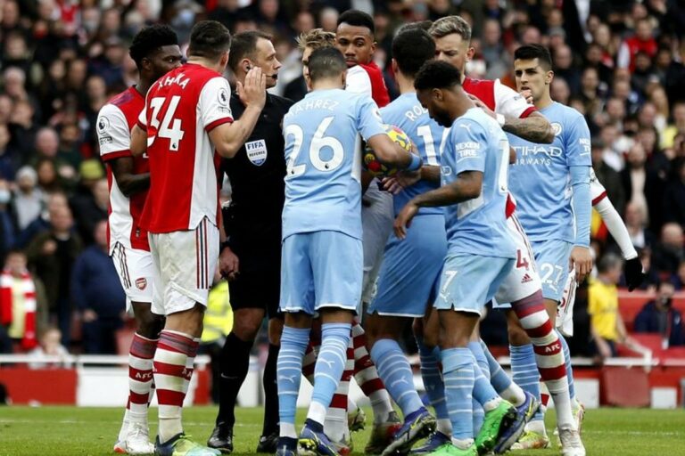 Az Arsenalt legyőzve nyerte az év első rangadóját a Manchester City