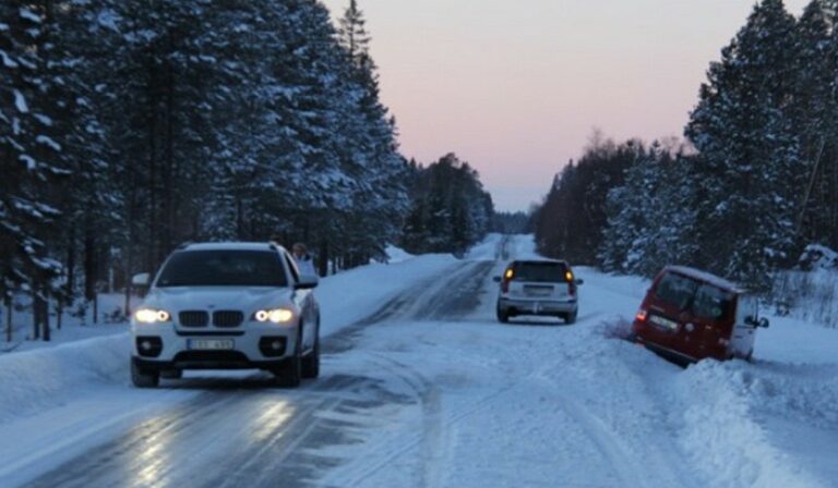 Csúszós utakra figyelmeztetnek Kárpátalján