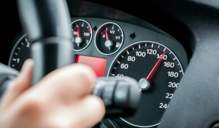 Több mint 38 ezer gyorshajtót büntettek meg idén Kárpátalján