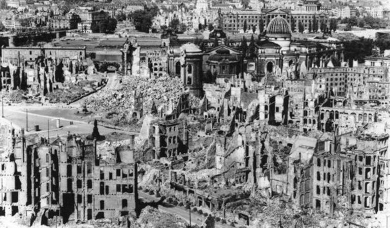 Értelmetlen bosszú: 77 éve bombázták porig Drezdát