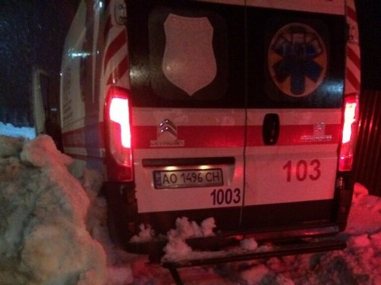 Kétszer akadt el egy mentőautó Kárpátalján