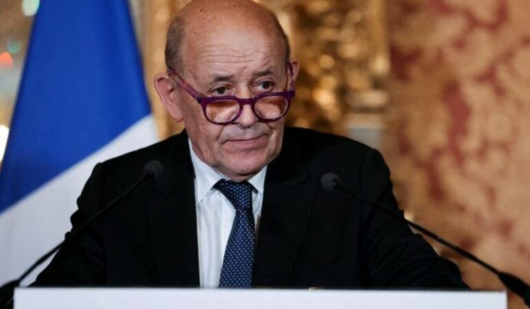 Jean-Yves Le Drian: stabil és kiszámítható viszonyt kell kialakítani Oroszországgal