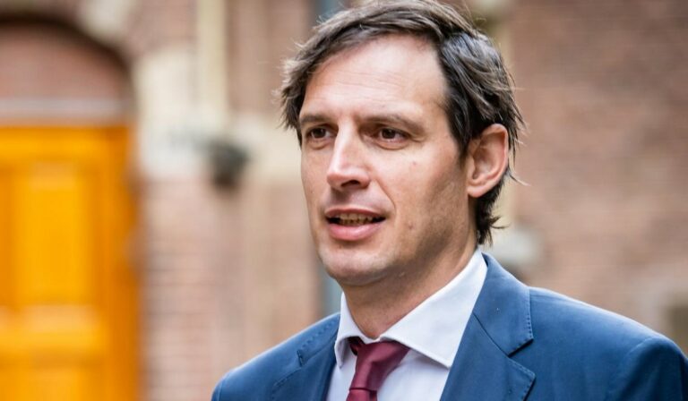 Hazahívná Ukrajnában élő állampolgárait a holland külügy