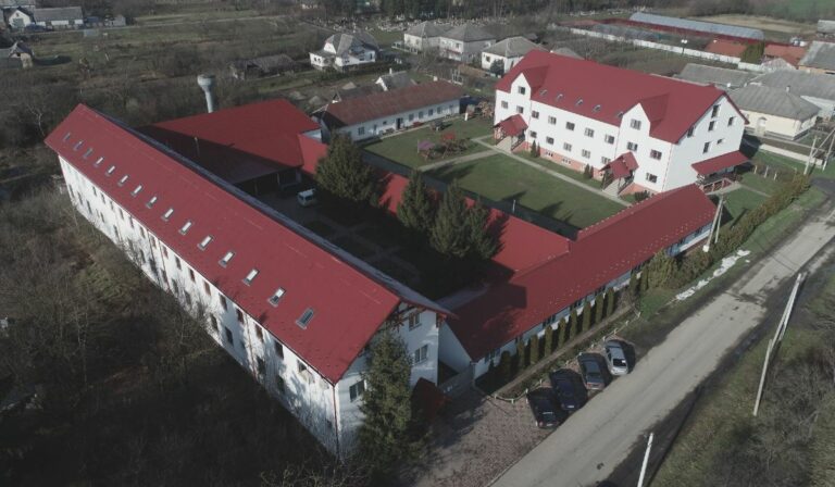 Felvételt hirdet a Péterfalvai Református Líceum