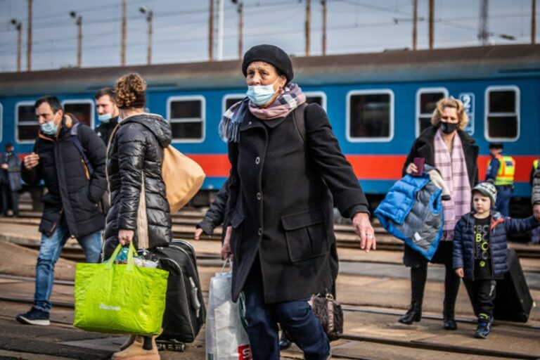 Több mint 50 ezren léptek határt kedden Nyugat-Ukrajnában