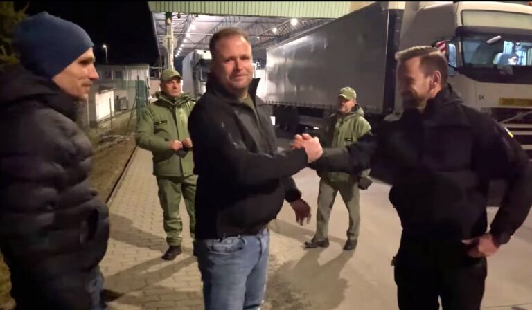 Három teherautónyi segély érkezik Szlovákiából Ukrajnába