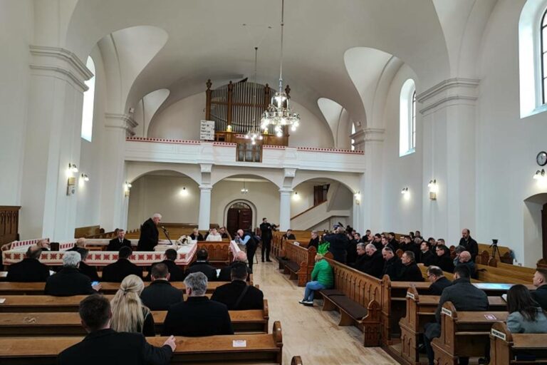 Kárpátaljára érkezett a Magyarországi Református Egyház négy püspöke