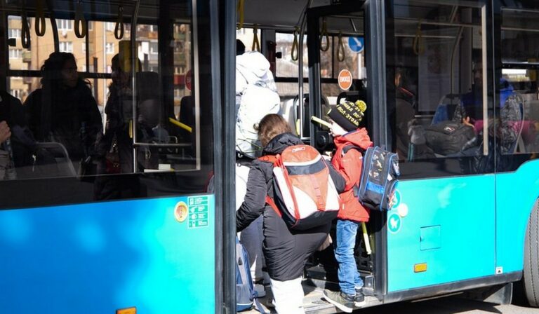 Közel négyezer embernek segítenek naponta átlépni a határt Kárpátalján