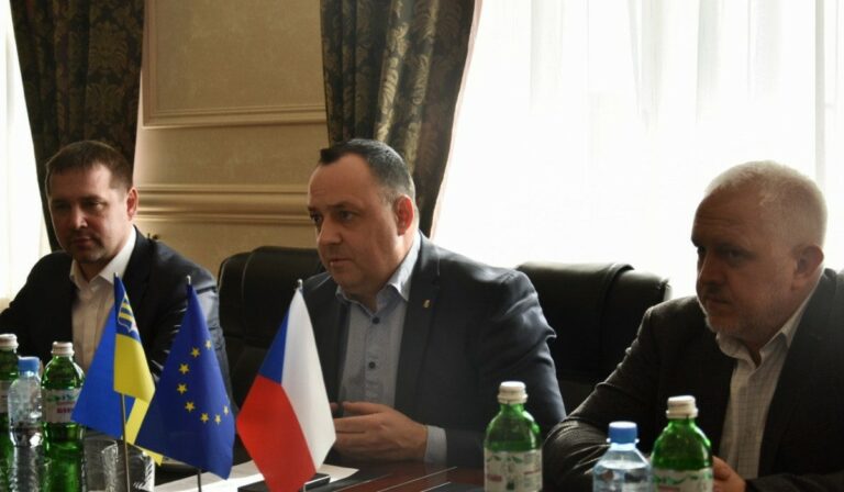 Ungvárra helyezi át diplomáciai képviseleteit Csehország