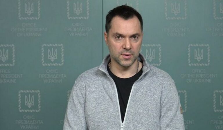 Aresztovics: a mariupoli védelem továbbra is kitart