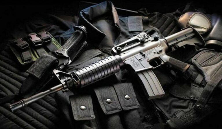 Több mint tíz tonna orosz fegyvert és lőszert találtak Harkiv megyében