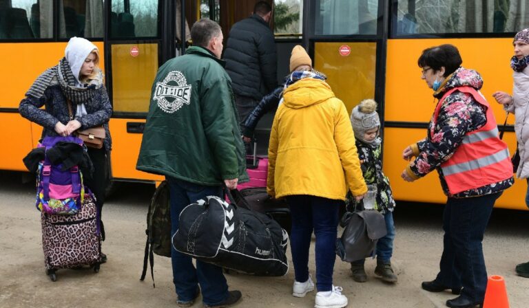 Háború: nyolcmillió fölé emelkedhet a menekültek száma