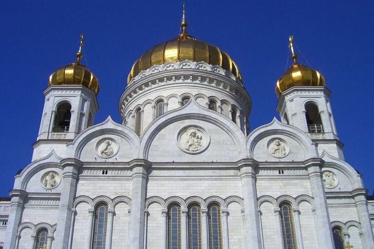 Tajvan segíti a lerombolt ukrán templomok újjáépítését