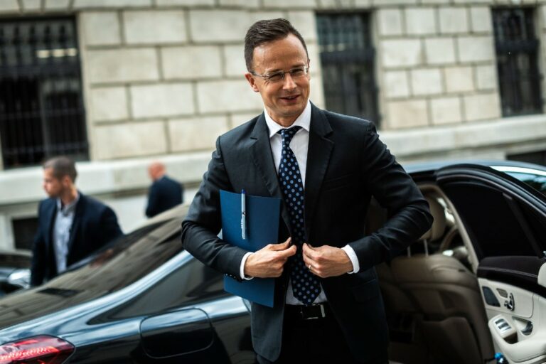 Szijjártó: mindent meg kell tenni a békéért
