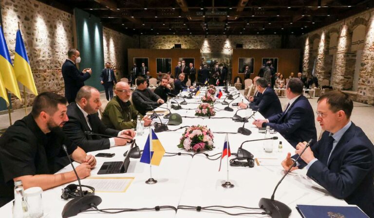 A Kreml is nyilatkozott az isztambuli orosz-ukrán tárgyalásról