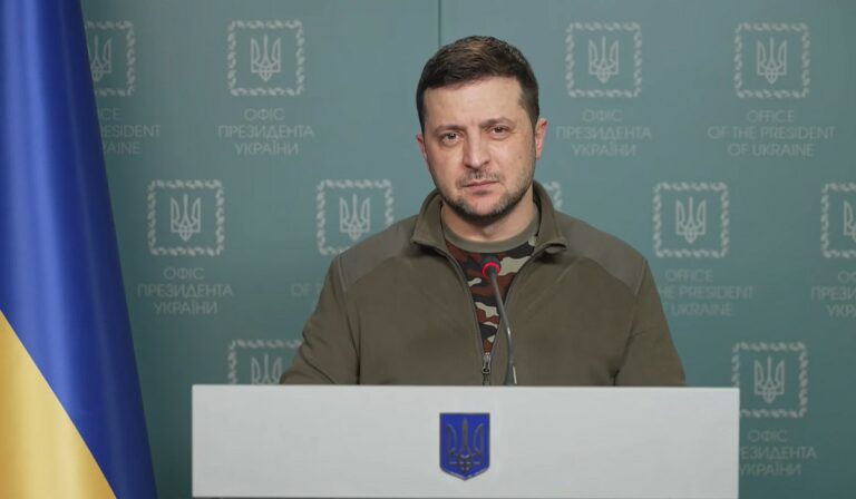 Zelenszkij a szíreknek: Oroszország ugyanúgy bombázta városaitokat, mint most Mariupolt és Harkivot