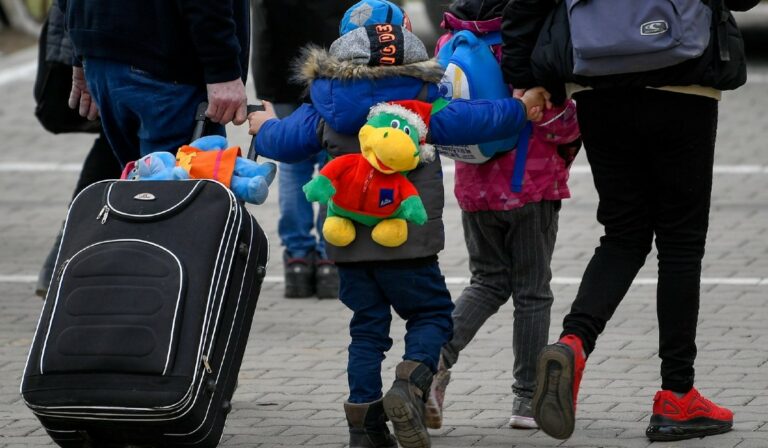 Ismét humanitárius folyosókat nyithatnak Mariupolnál