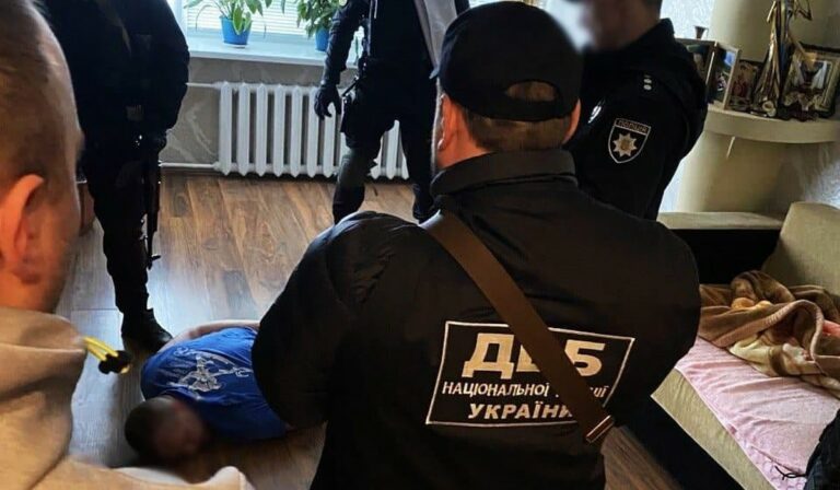 Őrizetbe vettek egy volt rendőrtisztet Ukrajnában