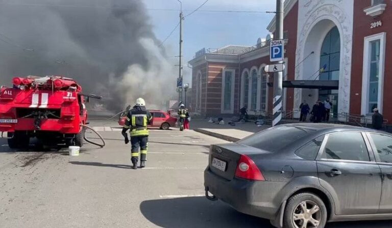 Légitámadás ért egy kelet-ukrajnai vasútállomást
