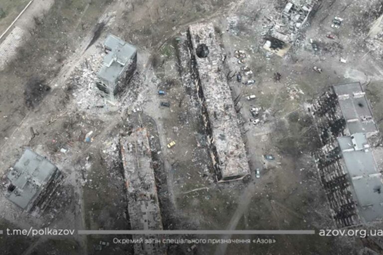 Azov ezred: ismeretlen eredetű mérgező anyagot vetettek be az orosz erők Mariupolban