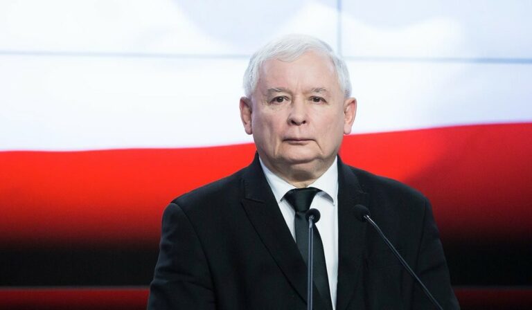 Kaczynski: Lengyelország hajlandó amerikai nukleáris fegyvereket fogadni