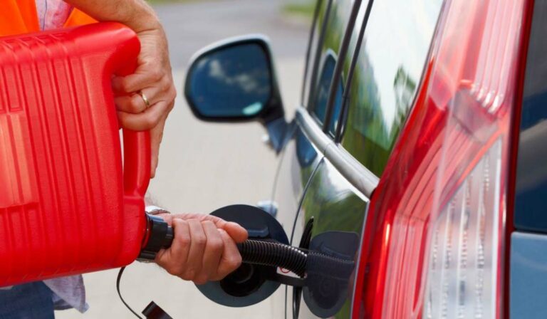 Gazdasági miniszter: egy héten belül megoldódik az üzemanyaghiány