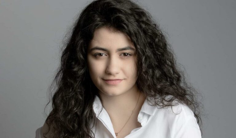 Színfalak mögött: Heczel Jázmin segédszínész