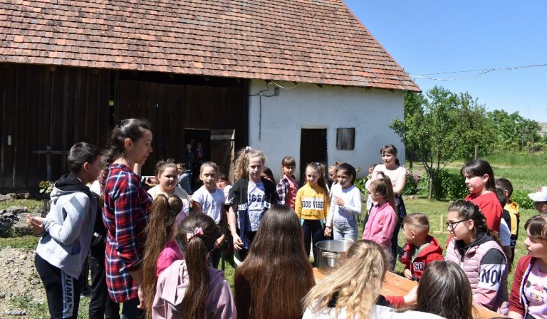 Játékos foglalkozás a Nagyberegi Tájházban