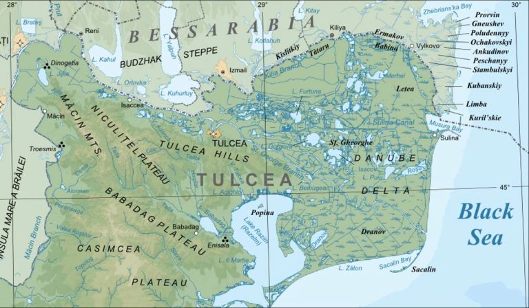 Torlódnak a hajók a Duna torkolatánál