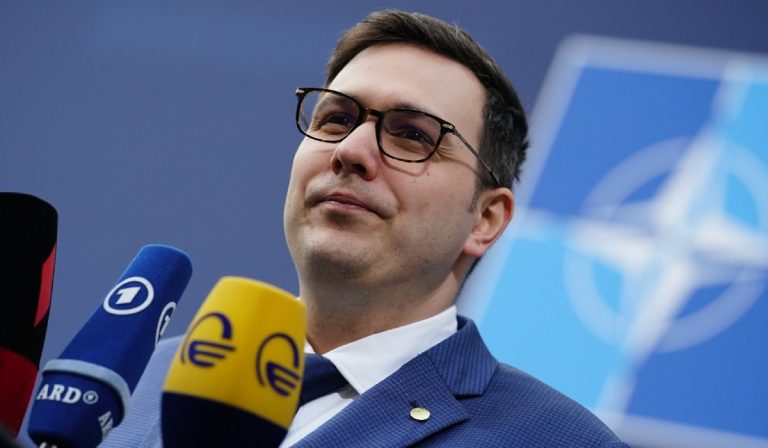 Prága és London szerint folytatni kell Ukrajna katonai és politikai támogatását