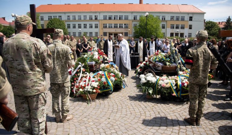 Végső búcsút vettek Szerhij Simontól és Szerhij Birnyaktól