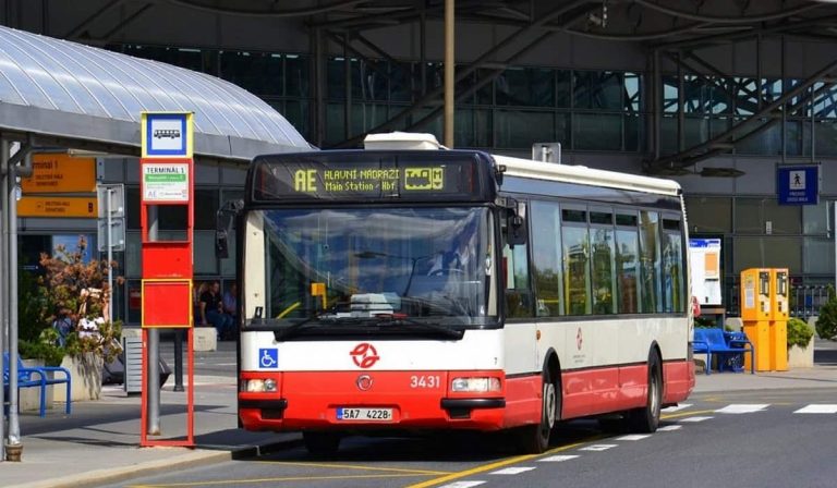 Több uniós országban eltörlik az ukrán menekültek ingyenes utaztatását