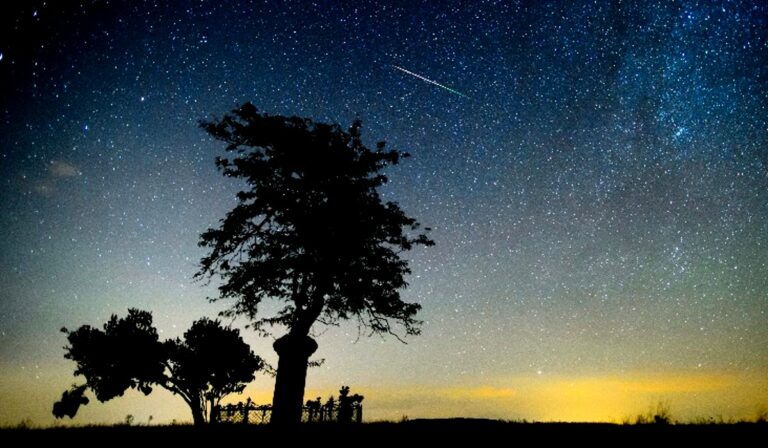 Perseidák meteorraj: óránként 50-70 hullócsillagot is láthatunk
