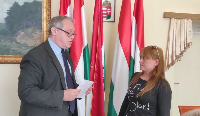 Угорщина продовжує допомагати родинам загиблих героїв України