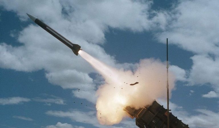 Rakétatámadás érte Harkiv központját